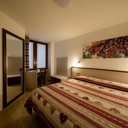 ゲストハウス D'hotel A Rosy アオスタ